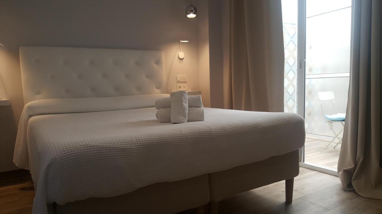 Hostal La Ermita Нерха Екстериор снимка