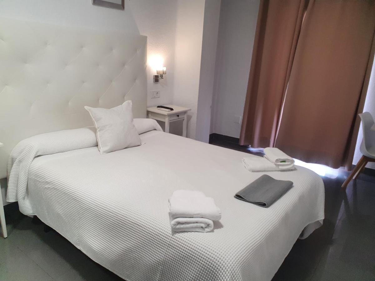 Hostal La Ermita Нерха Екстериор снимка