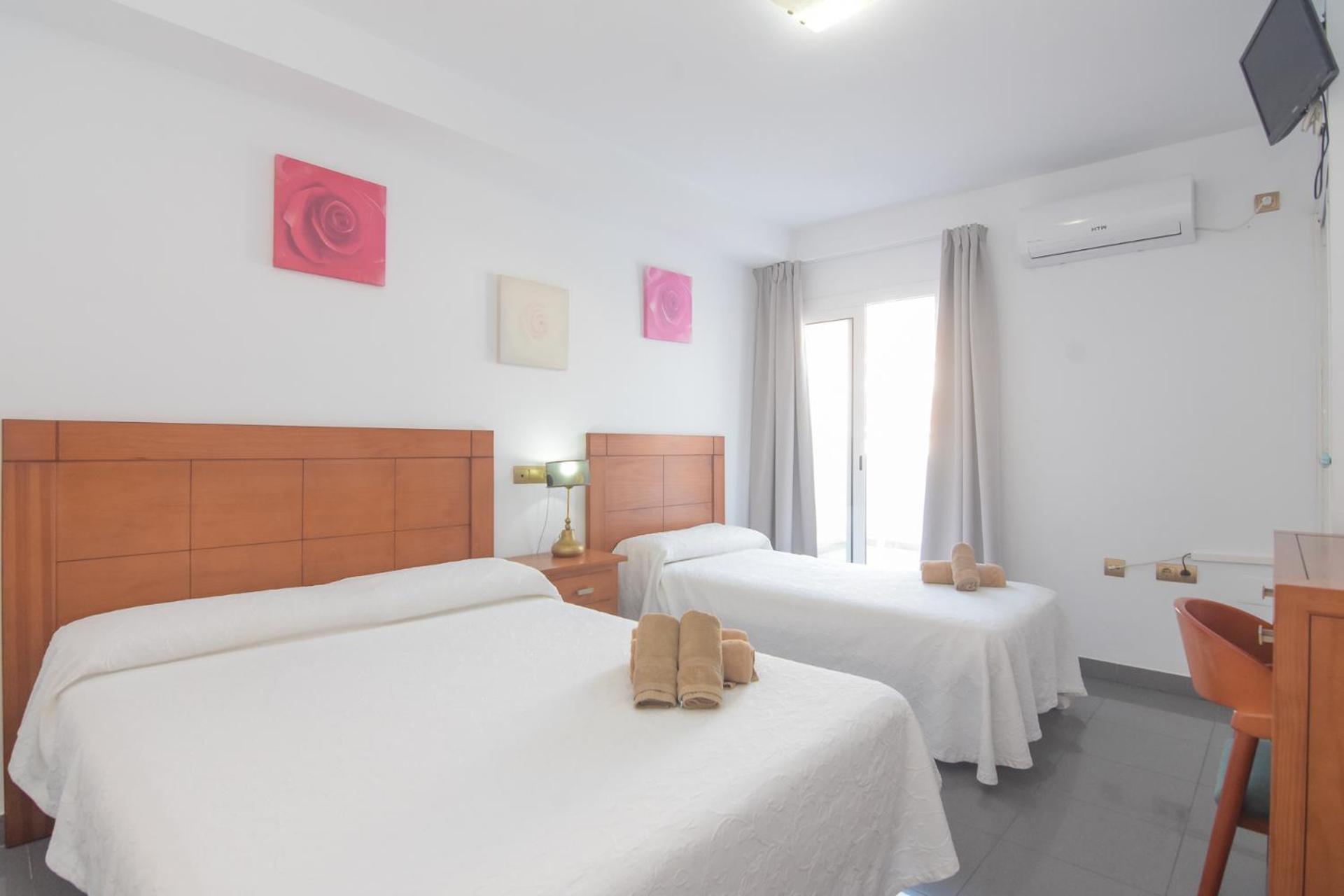 Hostal La Ermita Нерха Екстериор снимка